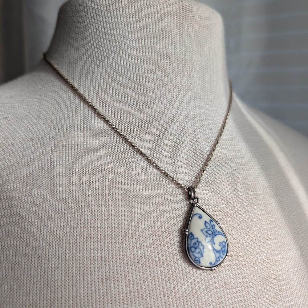 Elegant Blue and White Teardrop Pendant Necklace